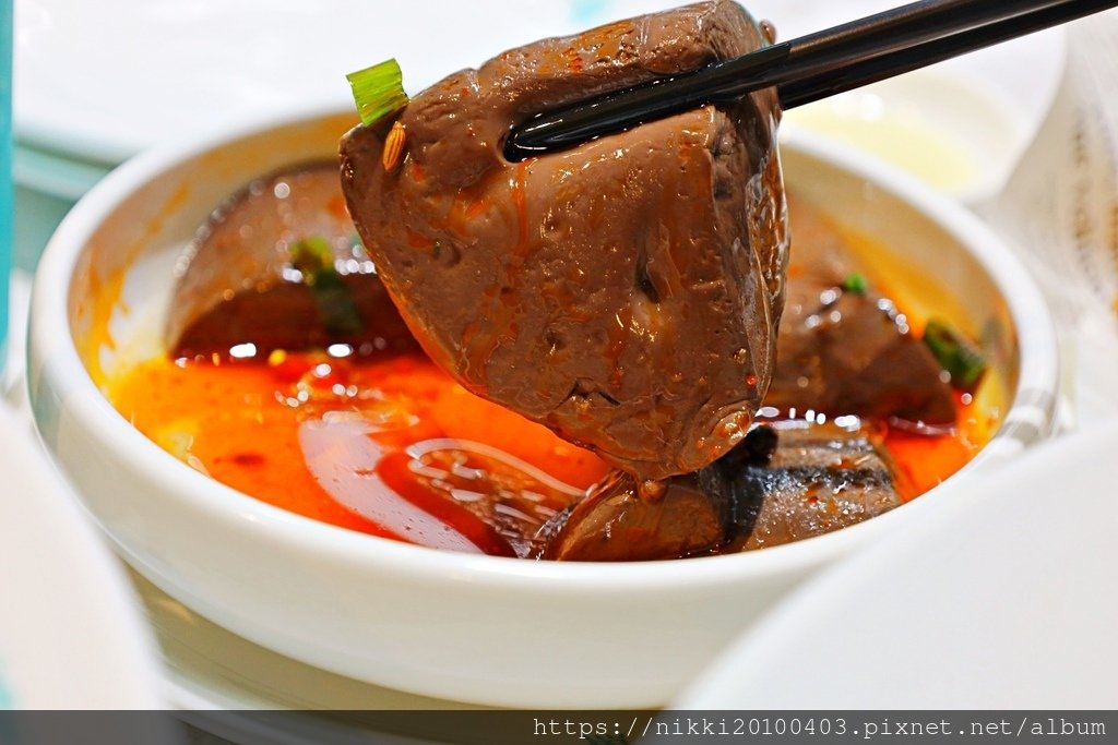 狂一鍋酸菜魚西門店｜哇！還沒開賣就滿滿排隊人潮！集團精心籌畫