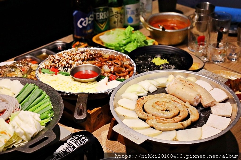 台北最強韓式烤腸！小班烤腸，超司半半烤腸套餐必吃，酥脆烤豬皮