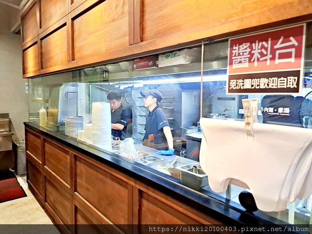 「牛肉麵．雞湯 新信義店」台北信義區牛肉麵宵夜必吃！濃郁紅燒