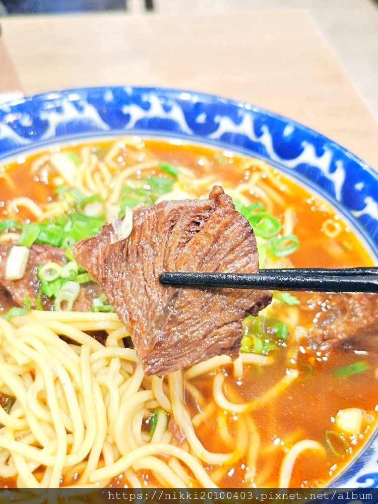 「牛肉麵．雞湯 新信義店」台北信義區牛肉麵宵夜必吃！濃郁紅燒