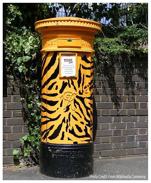 02 Post_box,_London_Zoological.jpg