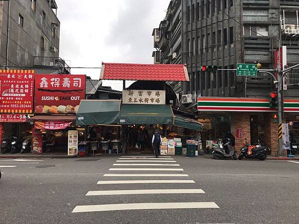 【龍山寺】龍山寺美食(陳記麵線、阿萬油飯、金好吃花枝羹、柳州