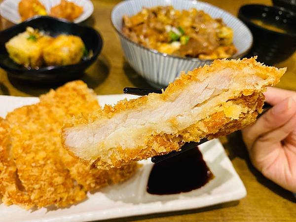 台電大樓美食推薦》牛丼食堂10種創意吃法，美味蒜香奶油丼飯征