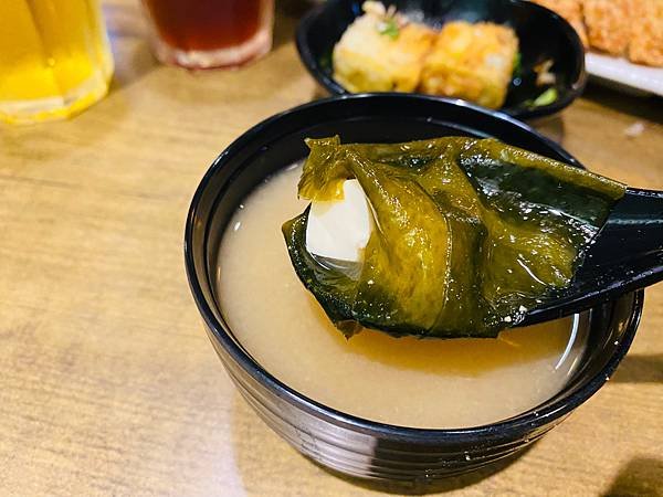 台電大樓美食推薦》牛丼食堂10種創意吃法，美味蒜香奶油丼飯征