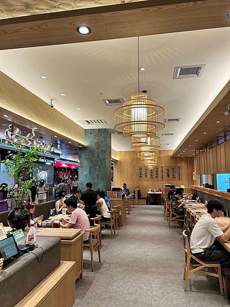 新北裕隆城正式開幕~今天吃個 勝政日式豬排!! 買個金脆甜甜