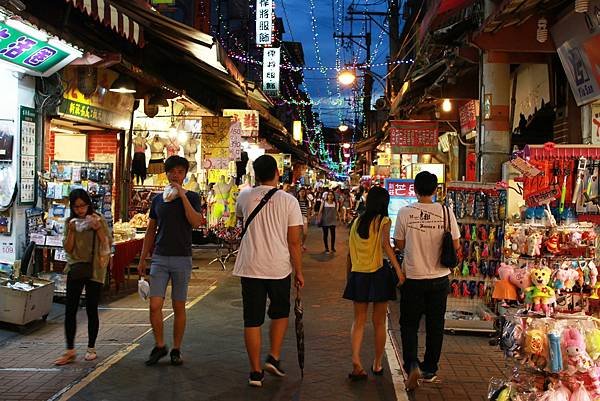 【新莊中秋月餅】老順香糕餅店-百年餅店，永恆不謝