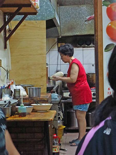 【永和美食】家鄉園刀削麵-現揉現桿現做的蔥油餅