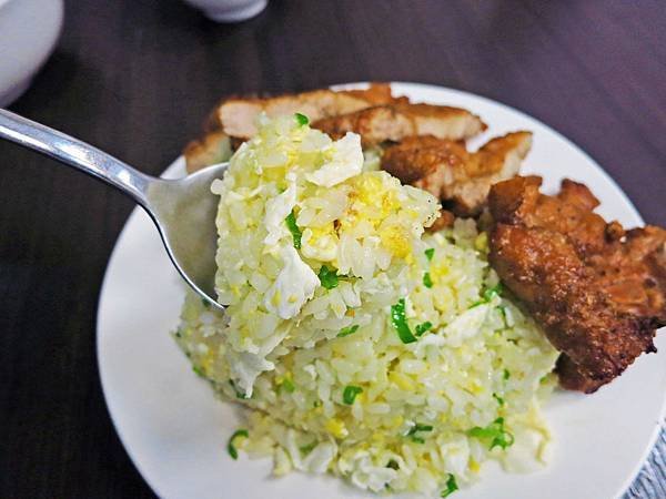 【永和美食】五草車中華食館-超大美味排骨炒飯