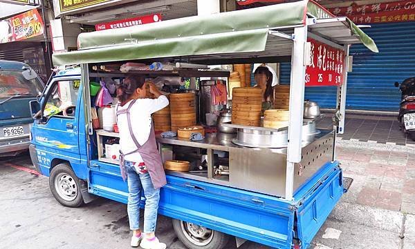 【三重美食】忠孝路早餐店-餐車式小籠湯包