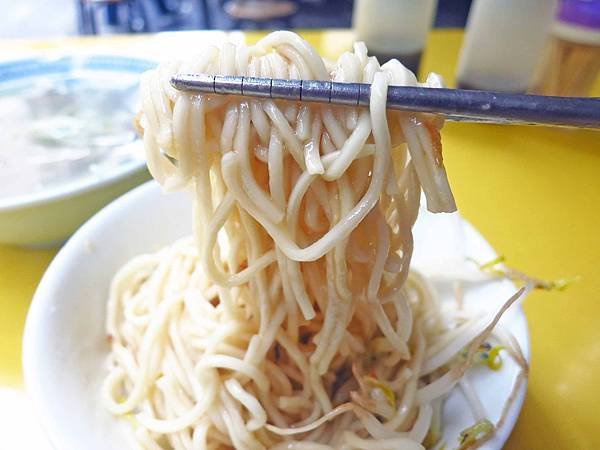 【新莊美食】中義街烏醋麵-超隱藏版排隊麵攤