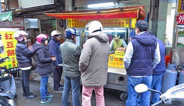 【三重美食】恬甜紅豆餅-料多到爆炸的紅豆餅