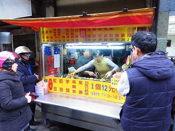 【三重美食】恬甜紅豆餅-料多到爆炸的紅豆餅