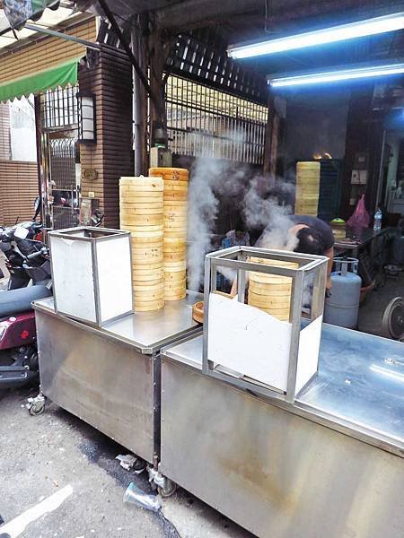 【蘆洲美食】一路發鮮肉包-比拳頭大三倍的包子店