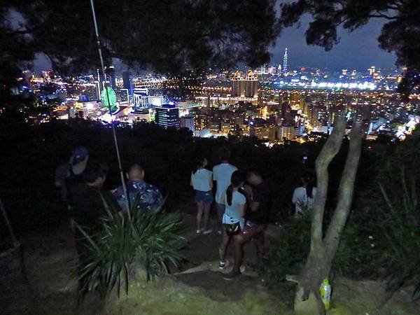 【台北旅遊】劍南山夜景-不用爬山也能看到台北夜景