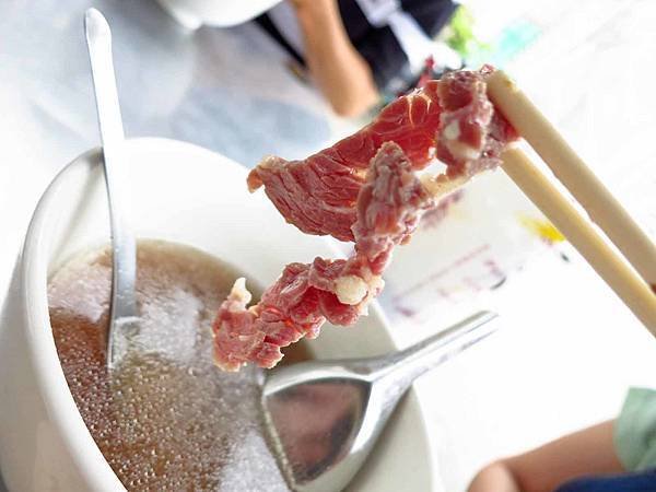 【台南美食】文章牛肉湯-早、中、晚、宵夜都能吃到的溫體牛肉湯