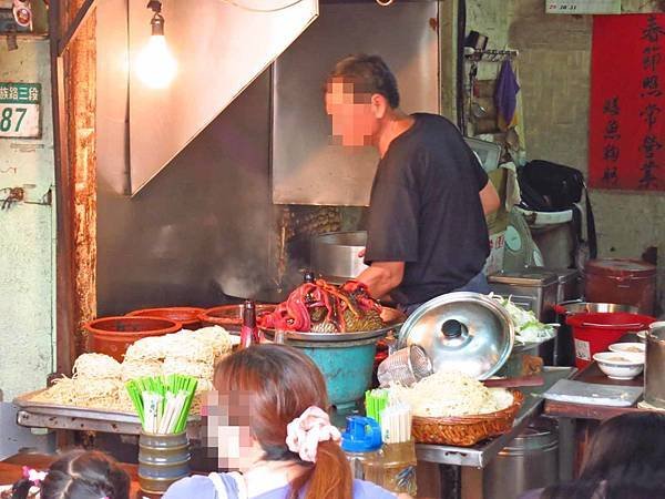 【台南美食】阿江炒鱔魚-不論在地人或觀光客都愛