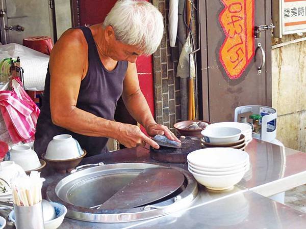 【台北萬華美食】廣州街鮮魚湯-新鮮的鱸魚湯