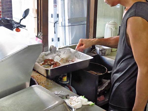 【桃園美食】明峰早餐店-在地人才知道的自製豬排三明治