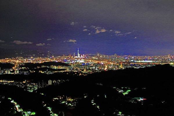 【台北旅遊】碧山巖夜景-遠望美麗的101夜景一日遊