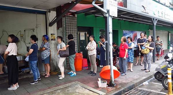 【台北美食】基河豆漿店-士林夜市裡超人氣排隊早餐店