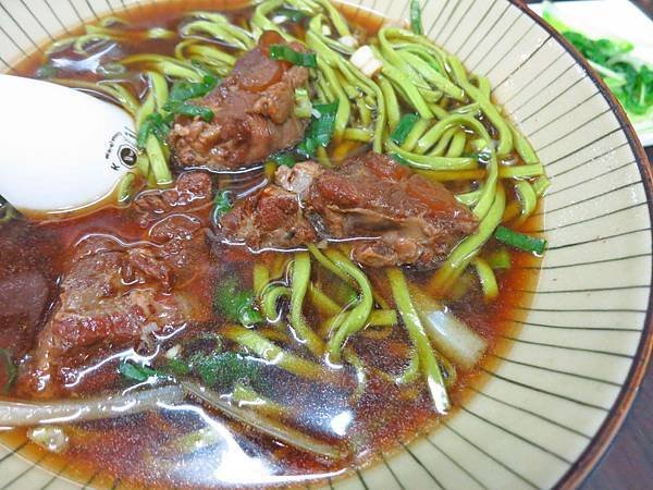 【板橋美食】祥發養生蔬菜排骨麵食館-入口即化的排骨麵