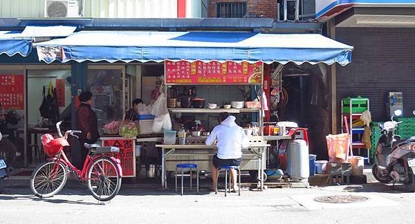 【三重美食】阿清伯油飯-在地人從小吃到大的不起眼小吃店