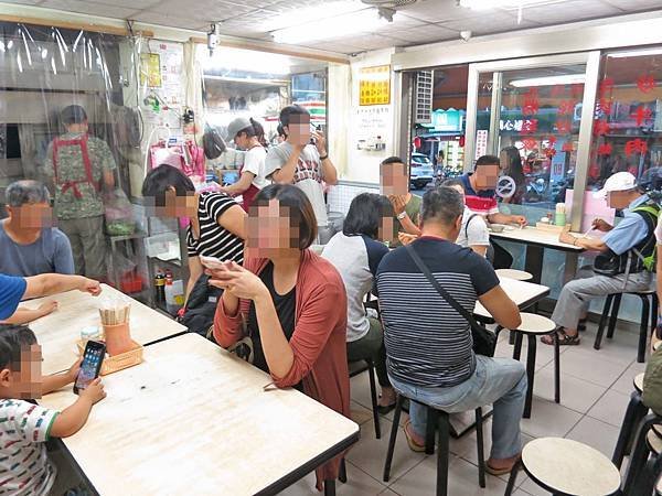 【台北美食】蕭家牛雜湯-人潮絡繹不絕的小吃店