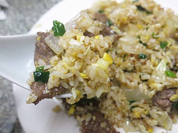 【台北美食】中華牛肉麵-美噴噴的沙茶黃牛肉炒飯