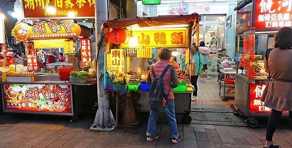 【台北美食】饒河街東山鴨頭-熱門夜市裡的高評價無名路邊攤美食