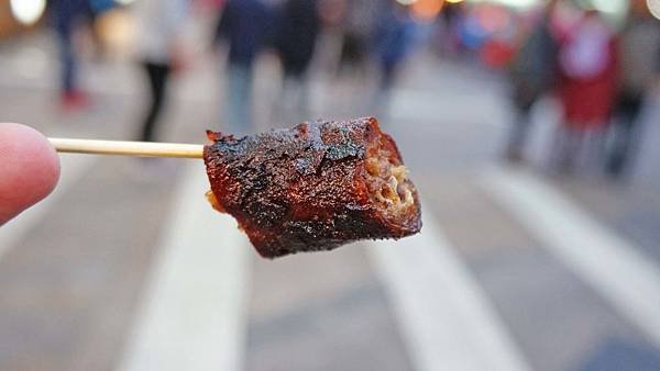 【台北美食】饒河街東山鴨頭-熱門夜市裡的高評價無名路邊攤美食