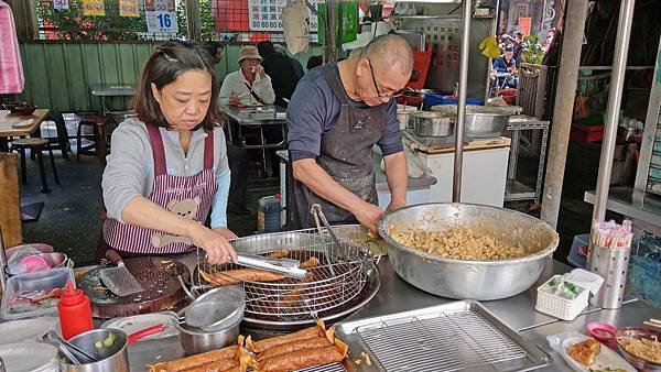 【台北美食】大稻埕保安街雞卷-很多人吃過都會讚不絕口的雞捲店