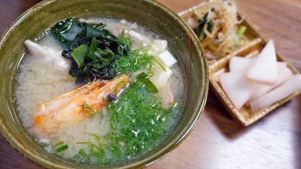 【台北美食】大鵬壽司-南京三民捷運站附近巷弄裡美味的生魚片丼飯、壽司