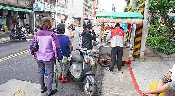 【台北美食】致遠自強街口紅豆餅-5顆紅豆餅竟然只要20元！其它地方看不到的絕版價格