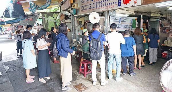 【台北美食】呂巷仔口麵食館-只有附近上班族才知道的隱藏版排隊美食