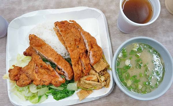 【台北美食】億頓排骨-中午用餐需要排隊的排骨飯