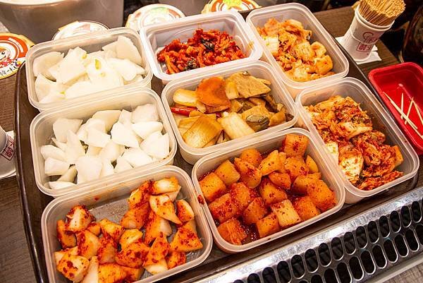 限時限量，買一送一！2020京畿道韓國商品展，超過百樣韓國商品一應俱全，更有地獄奶奶金守美系列商品等多樣商品首次登台～！新光三越A11館6樓