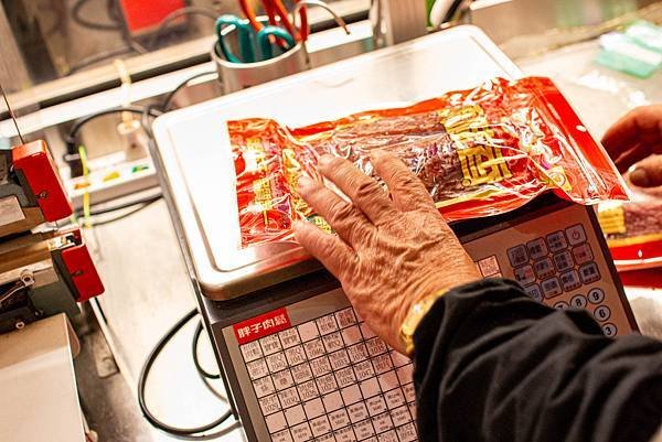 【桃園美食】胖子肉鬆順味香肉類大王-隱身在市場裡40年老字號肉鬆肉乾名店