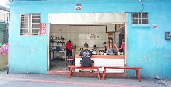 【基隆美食】三坑菜頭滷-沒有店名沒有招牌卻吸引大批大潮的小吃店