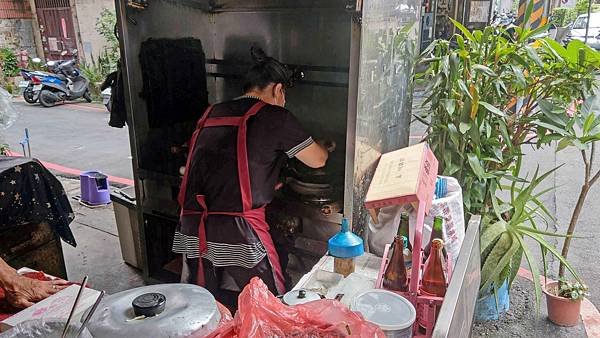 【中和美食】萊福小吃店-超便宜50元肉絲炒飯還多送一罐飲料