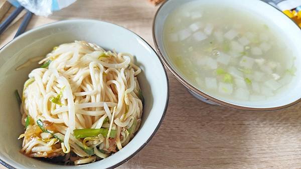 古早味小吃 小餛飩肉羹湯 油飯