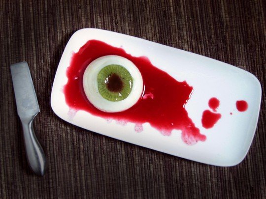 09-eye-with-knife-1024x768_rect540.jpg