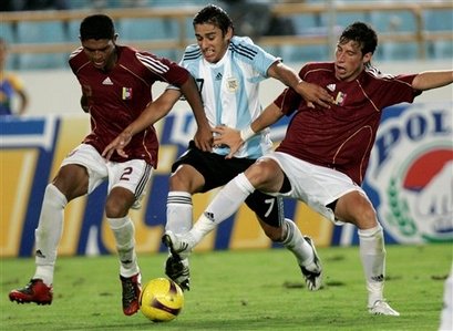 capt.a9ce7c7f51e34a2a96b58dae42105a2d.venezuela_u_20_soccer_xfll120.jpg