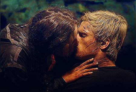 peeta-and-katniss-kissing-in-the-hunger-games.jpg