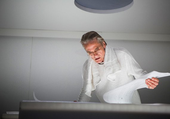 high-rise-jeremy-irons-570x401.jpg