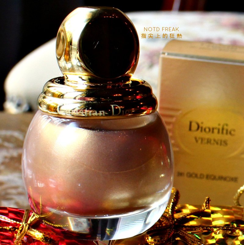 02-dior-xmas241gold-13