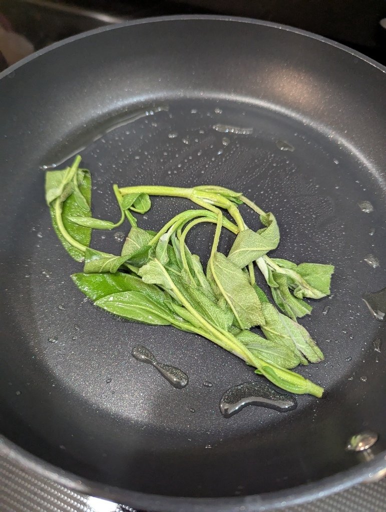 食譜分享 奶油鼠尾草雞肉義大利麵