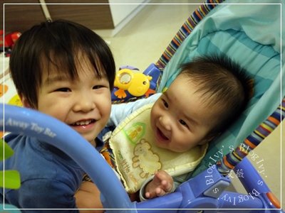 20111120[宇3Y3M29D&amp;安6M6D] 兄弟倆_3.JPG