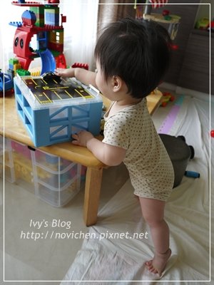 20120611[宇3Y10M3W&amp;安1Y4W] 安安玩停車盒_2