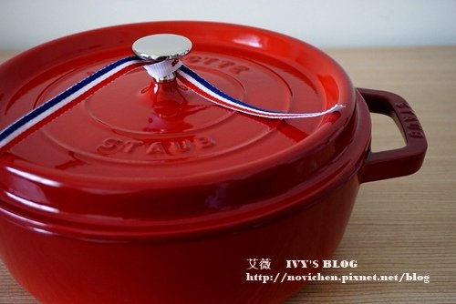 Staub26cm櫻桃紅_1.JPG