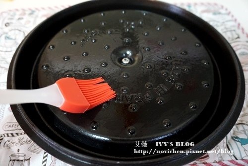 Staub26cm櫻桃紅_17.JPG